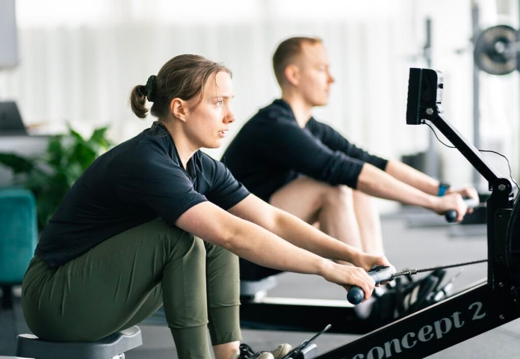 Voima- ja kestävyysharjoittelua soutulaitteilla